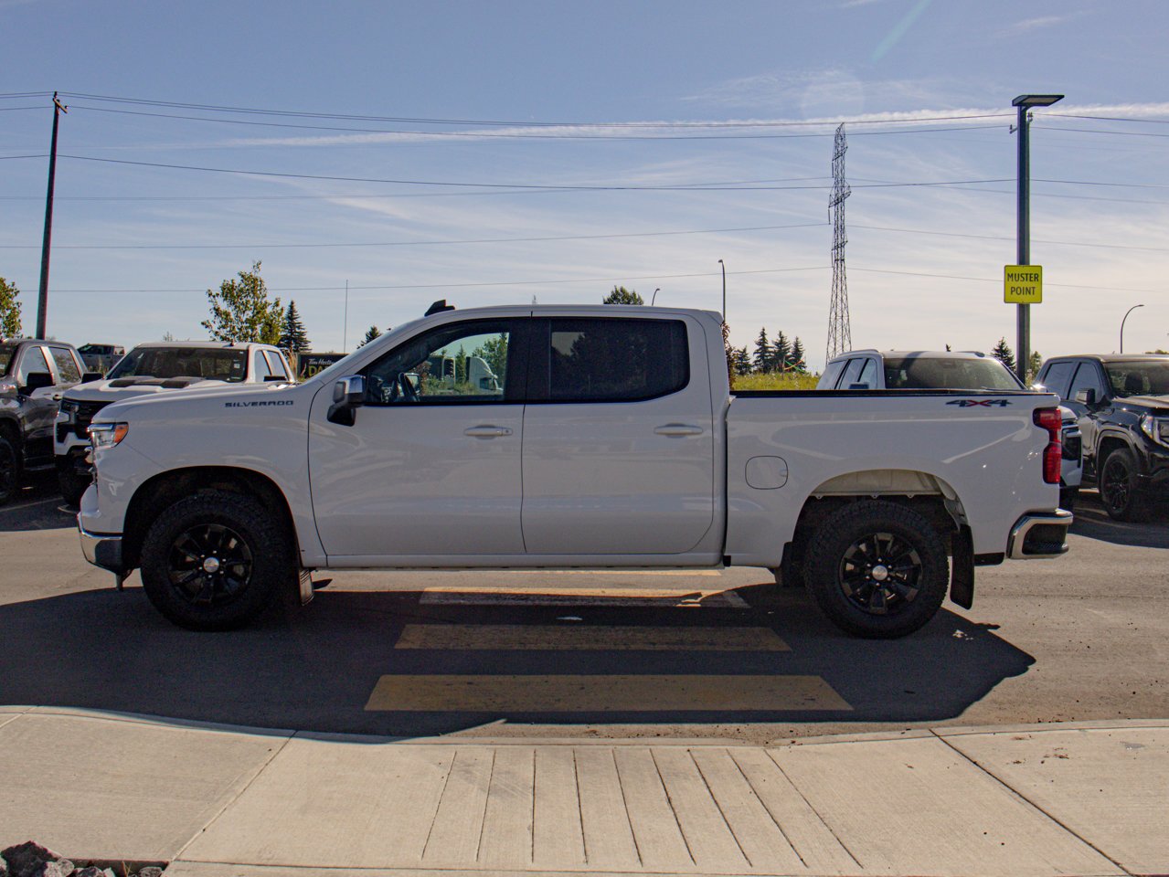 2023 Chevrolet Silverado 1500 4WD Crew Cab 147 LT White Sherwood Park - photo #6