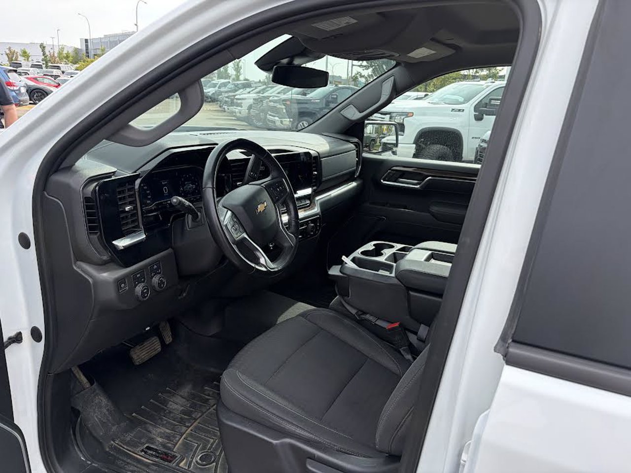 2023 Chevrolet Silverado 1500 4WD Crew Cab 147 LT White Sherwood Park - photo #6