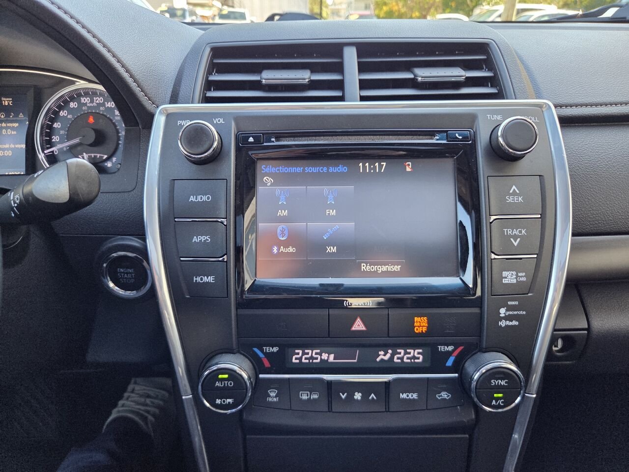 Toyota CAMRY XLE 2017 Argent Mont-Laurier - photo #18