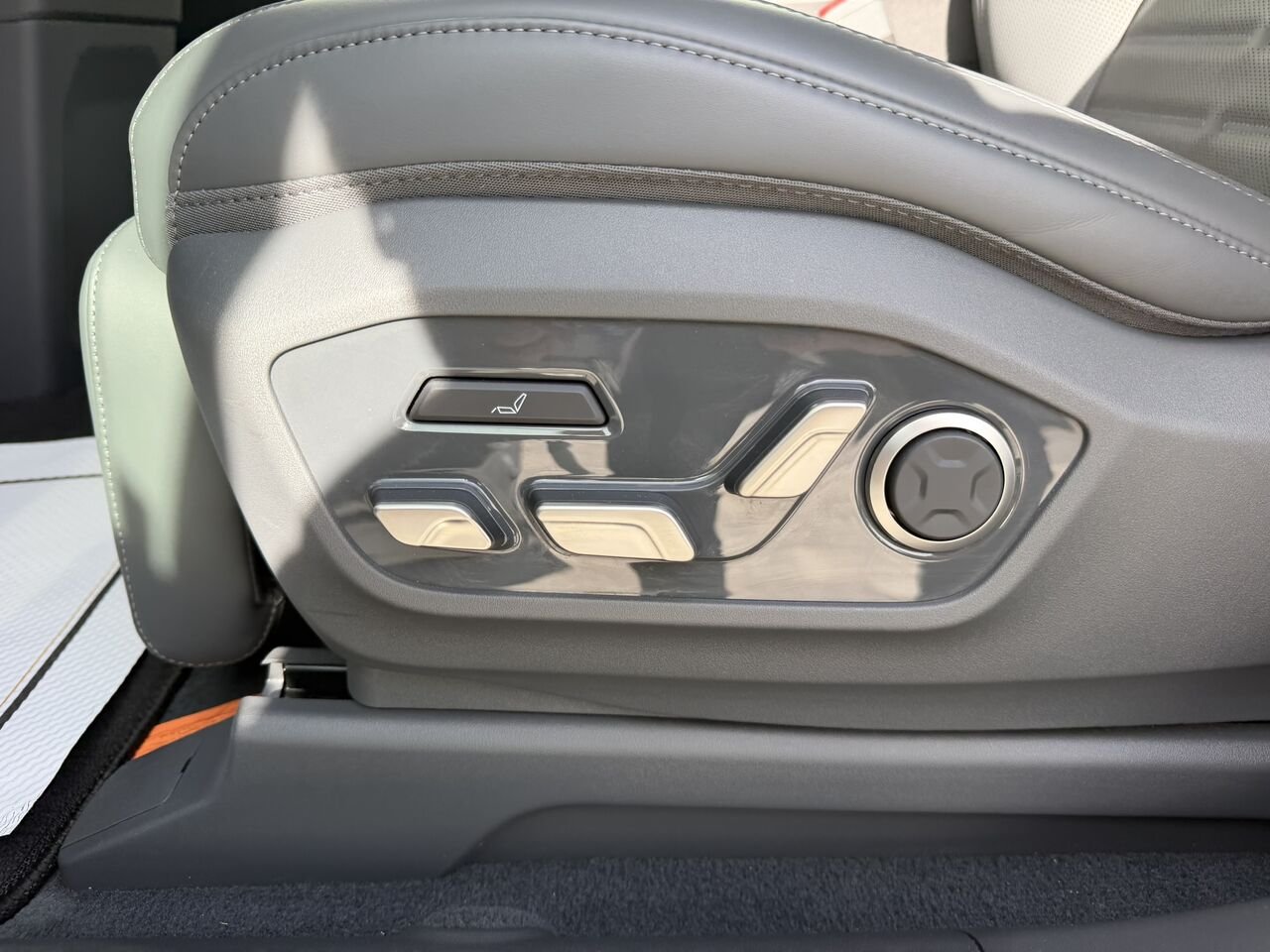 2025 Kia EV9 Land AWD White Laval - photo #22