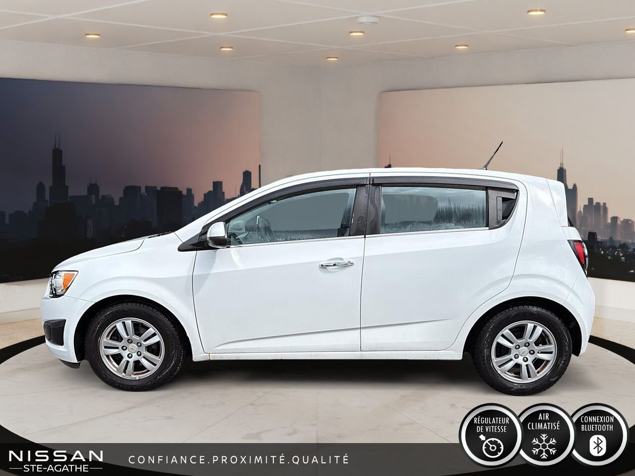 2012 Chevrolet Sonic White Ste-Agathe des Monts - photo #4