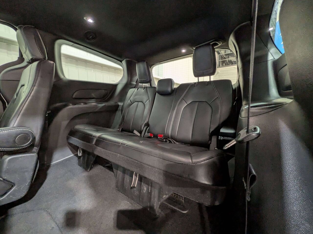 2025 Chrysler Pacifica Select FWD White Val-David - photo #13