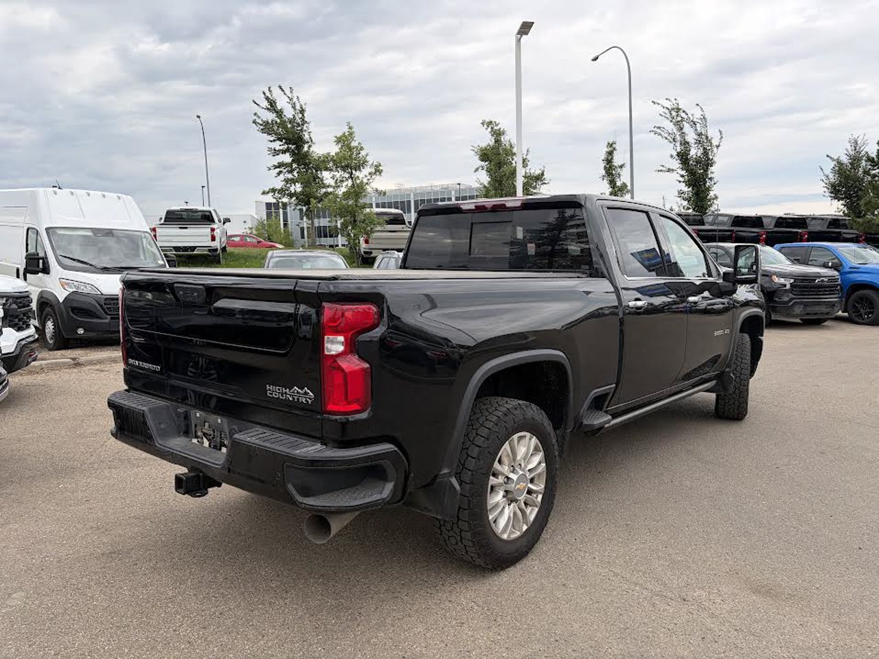 2022 Chevrolet Silverado 2500HD 4WD Crew Cab 159 High Country Black Sherwood Park - photo #4