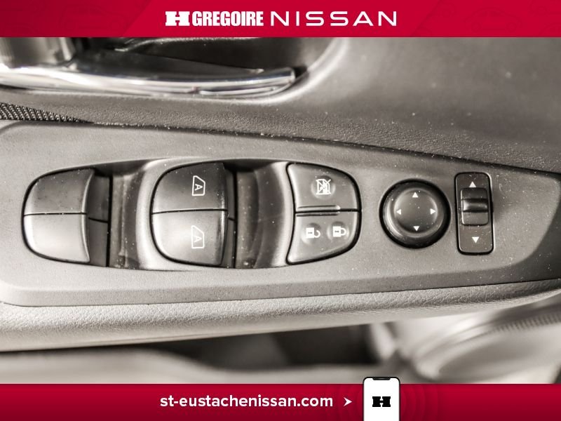 2023 Nissan Kicks White Laval - photo #24