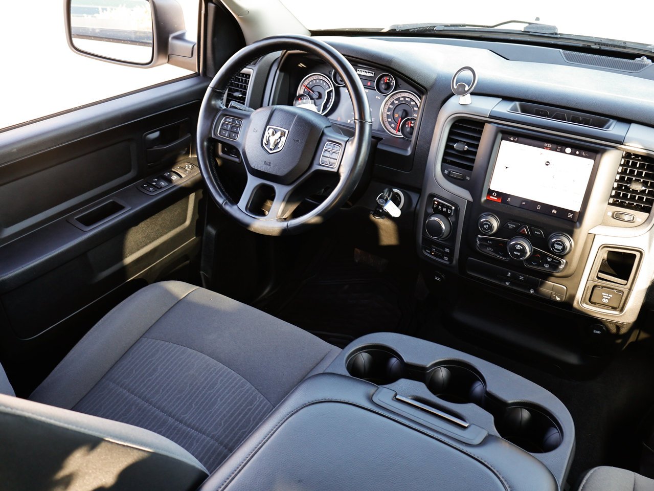 2022 Ram 1500 Classic Express 4x4 Quad Cab 6'4 Box White Sherwood Park - photo #25
