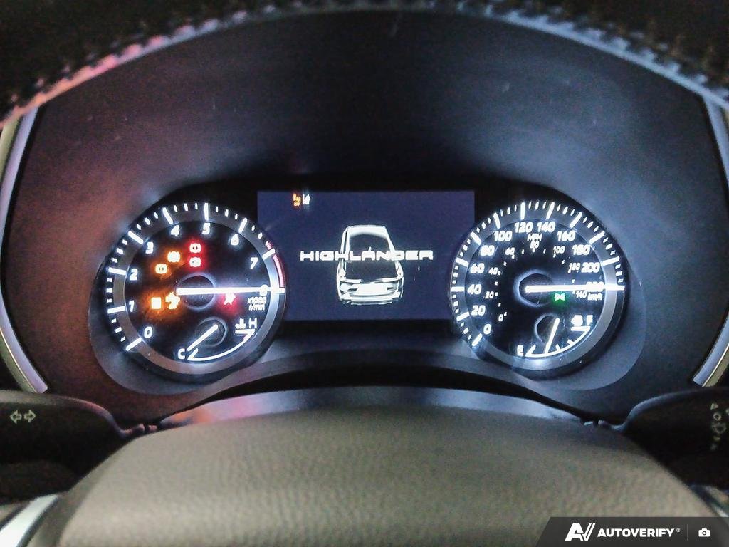 2021 Toyota Highlander 2602235A | XLE, well maintained local trade in. Black Edmonton - photo #13