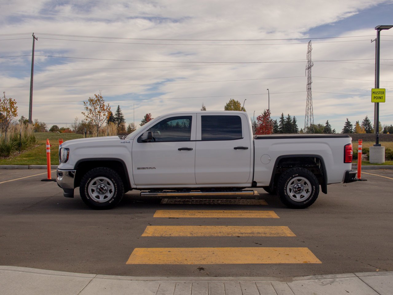 2017 GMC Sierra 1500 4WD Crew Cab 143.5 White Sherwood Park - photo #6