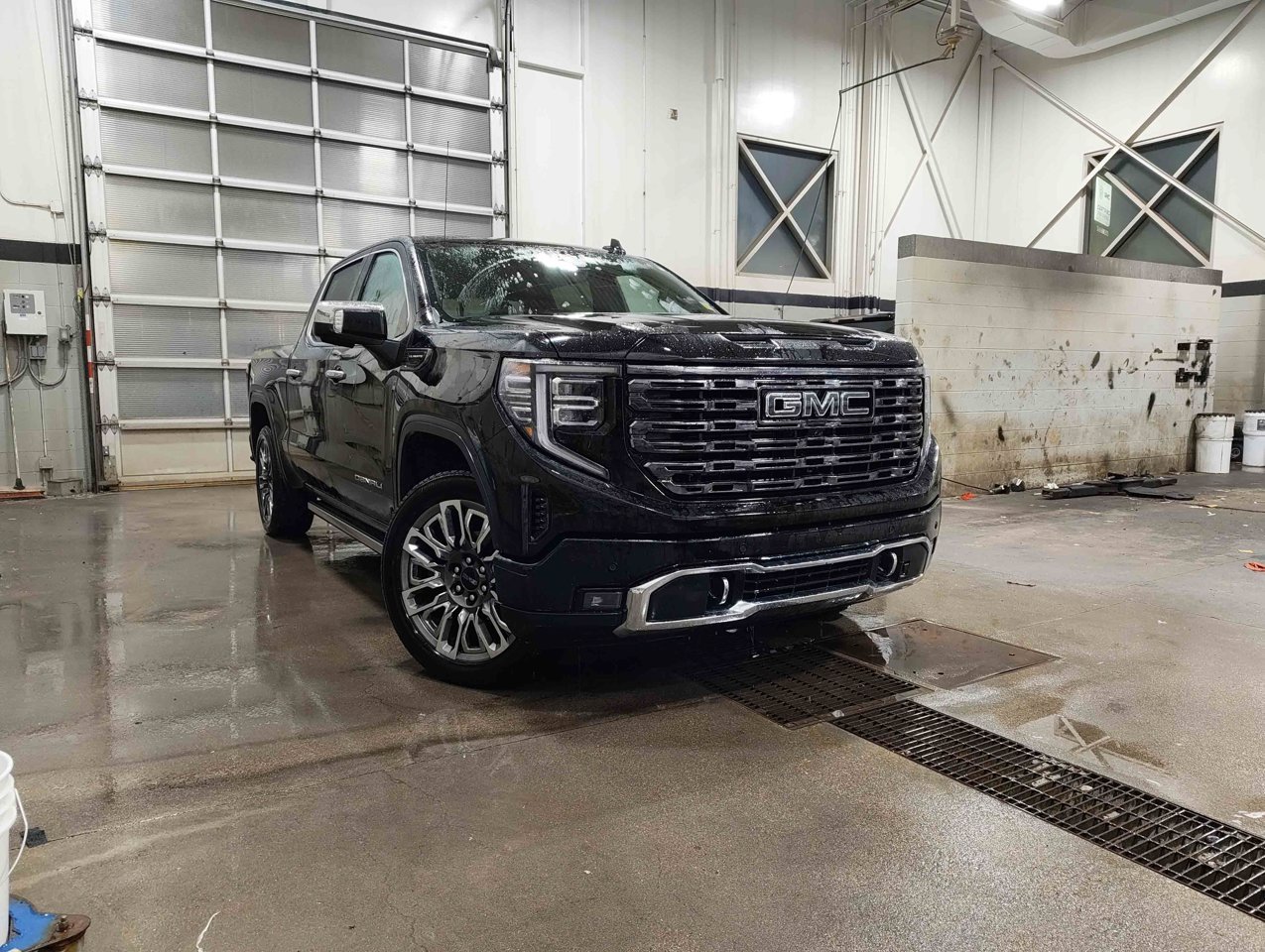 2025 GMC Sierra 1500 4WD Crew Cab 147 Denali Ultimate Black Sherwood Park - photo #1