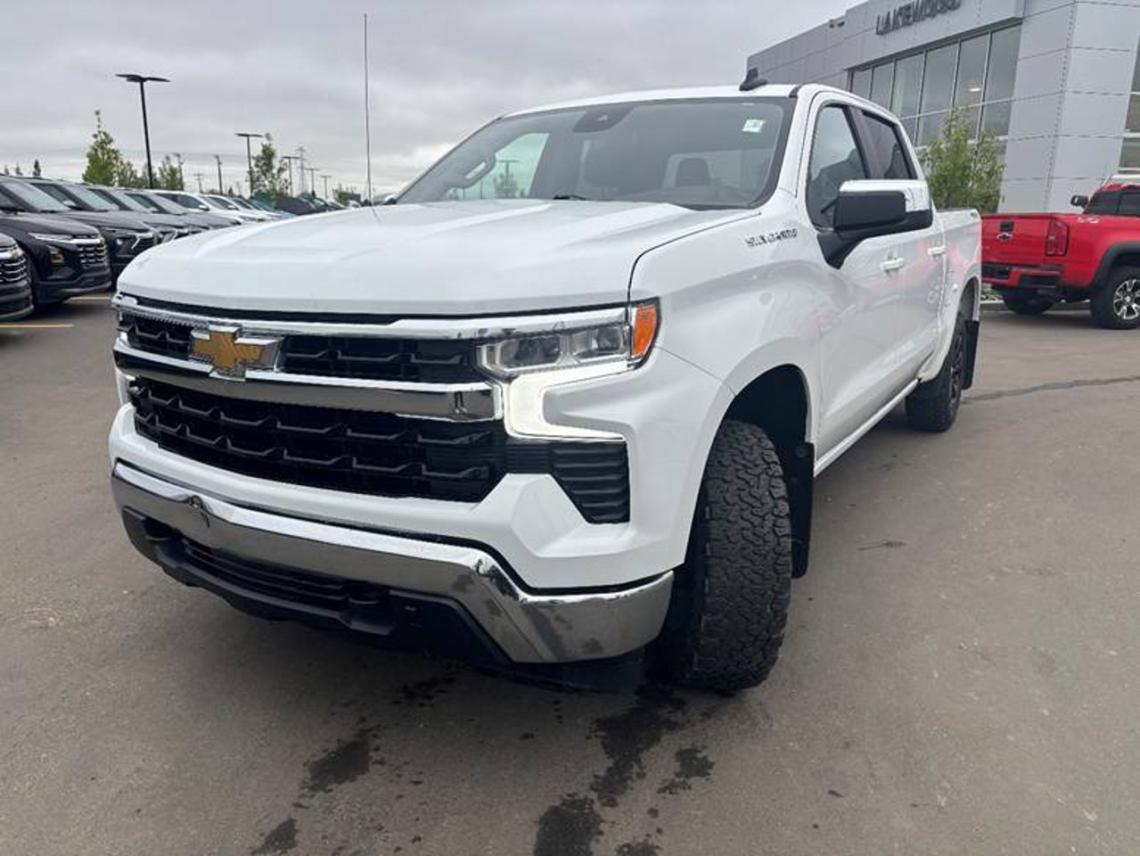 2023 Chevrolet Silverado 1500 4WD Crew Cab 147 LT White Sherwood Park - photo #2