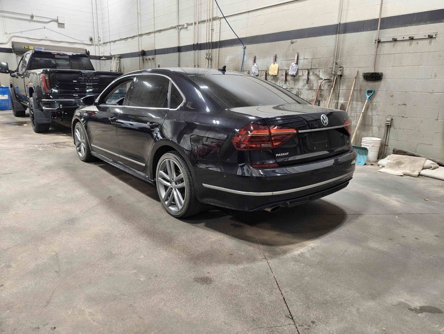 2018 Volkswagen Passat Highline R-Line 2.0T Auto | Sunroof | Navigation Black