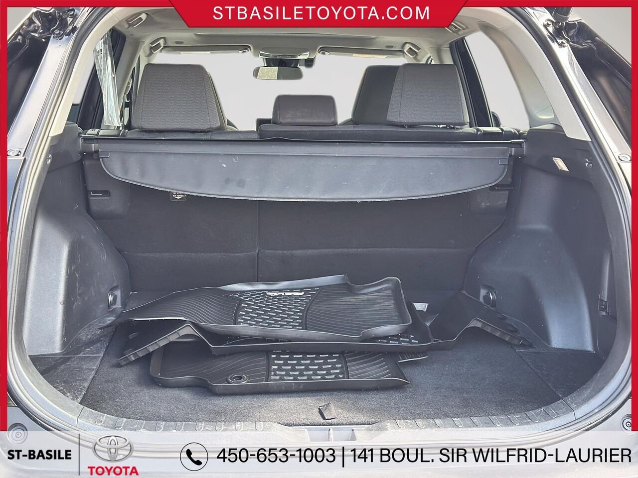 TOYOTA RAV4 2023 Noir minuit métallisé Saint-Basile-le-Grand - photo #8