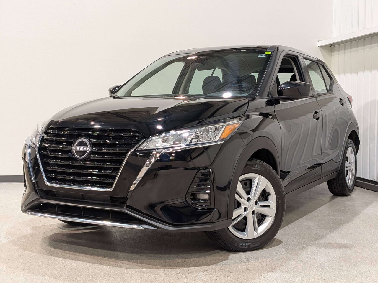 2024 Nissan Kicks S FWD Black Val-David - photo #0