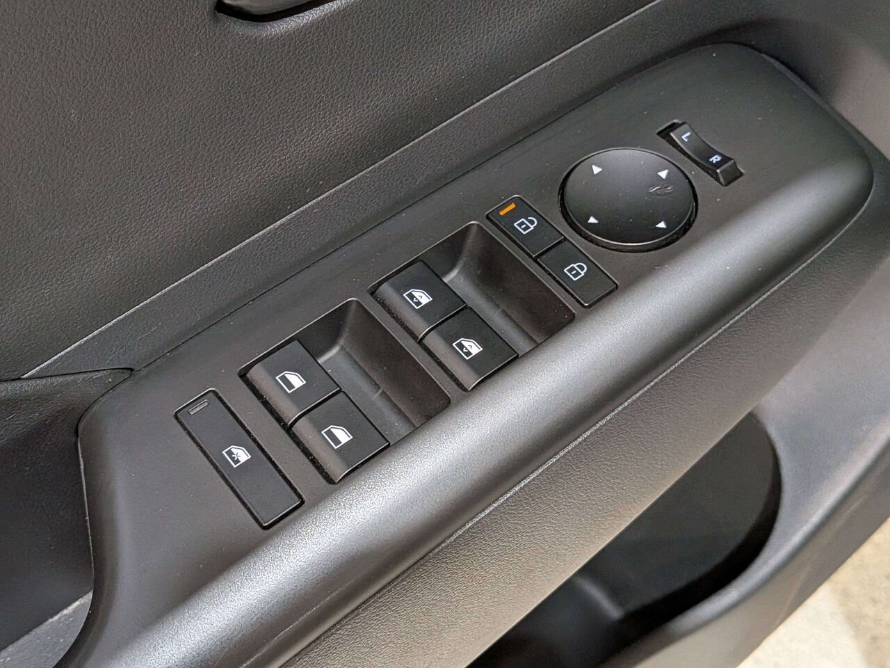 2025 Hyundai Kona 2.0L Preferred AWD Grey Val-David - photo #30