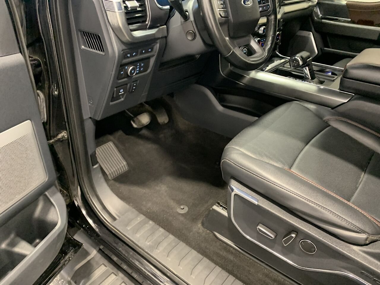 Ford F-150 LARIAT CREW CAB 502A, MAX TOW, GEN 2.0KW 2022 Noir Châteauguay - photo #29