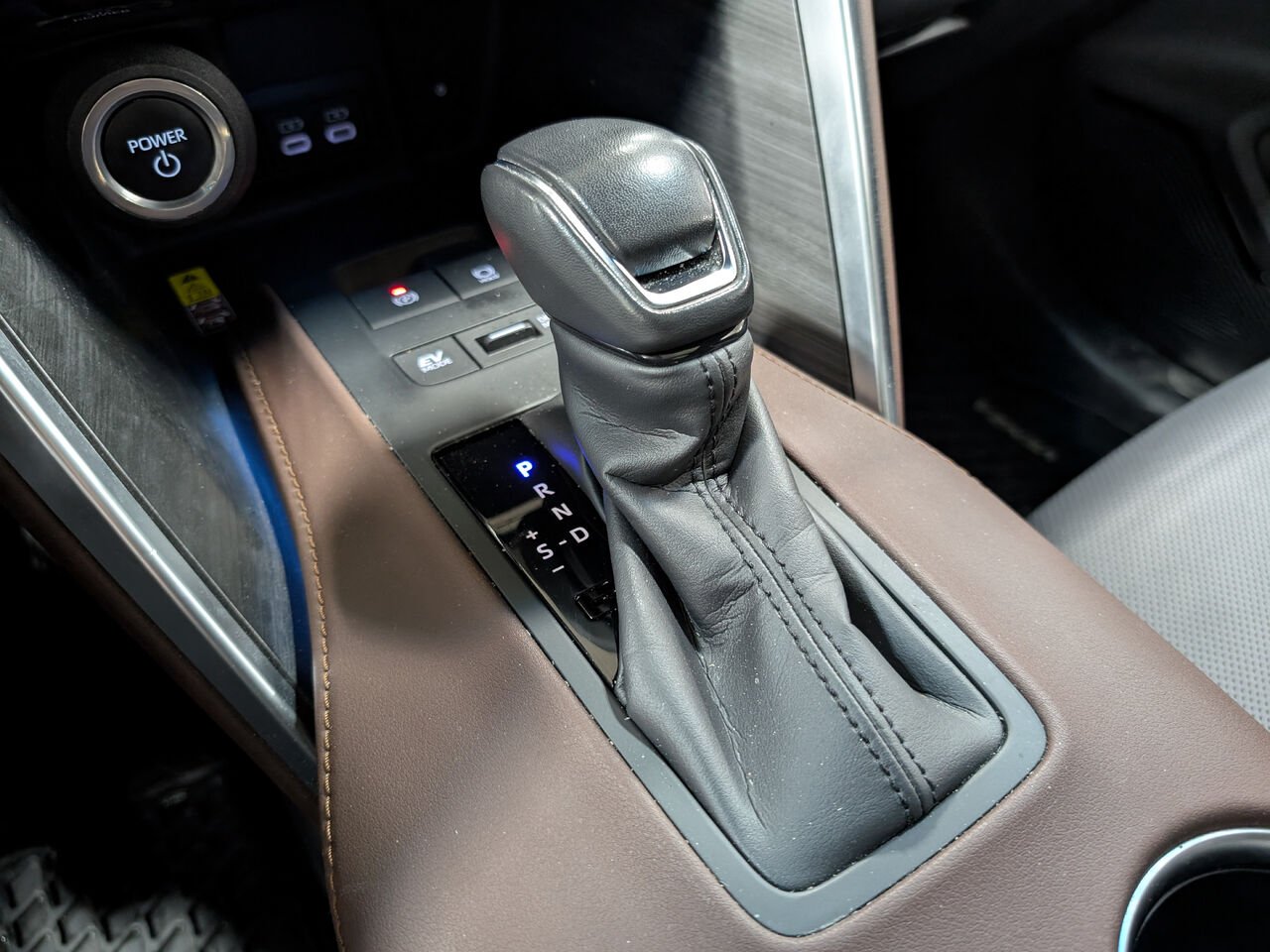 Toyota Venza Hybride LIMITED/AWD/SIÈGES CHAUFFANTS/TOIT PANORAMIQUE FIXE/VOLANT CHAUFFANT/BLUETOOTH/AC BIZONE 2023 Noir céleste Sherbrooke - photo #21