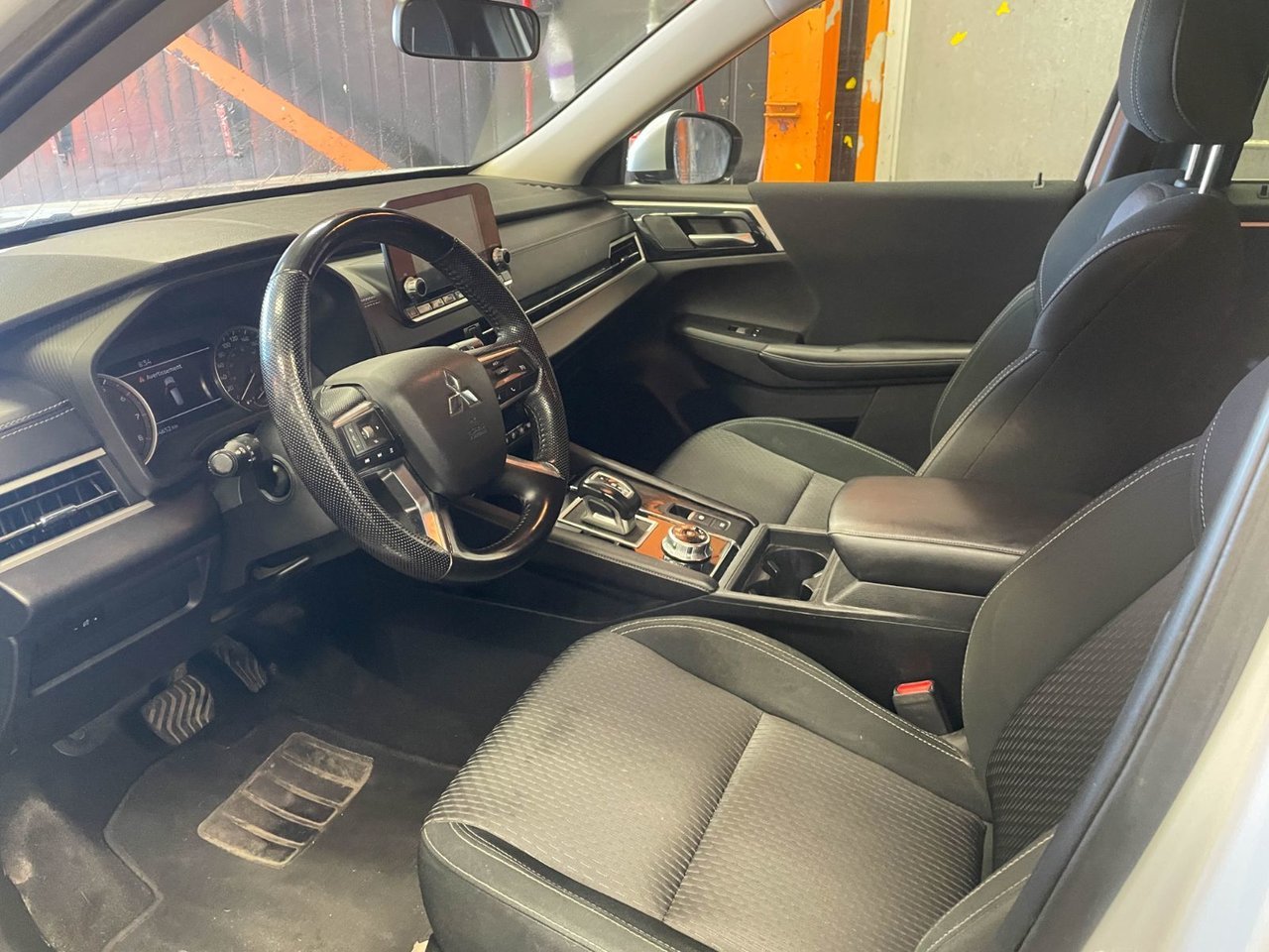 Mitsubishi Outlander ES AWD *7 PLACES* SIÈGES CHAUFF CARPLAY BLUETOOTH 2022 Blanc Saint-Jérôme - photo #2