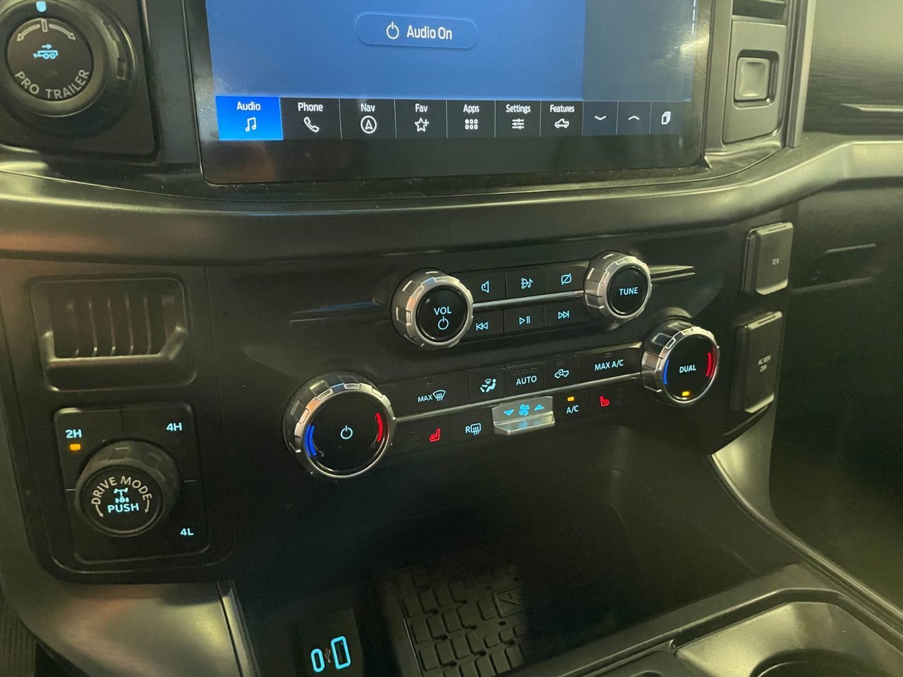 Ford F-150 XLT CREW 4X4 *3.5L POWERBOOST HYBRID* NAV BEDLINER 2024 Noir Saint-Jérôme - photo #11
