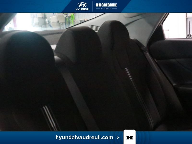 2025 Hyundai Elantra Black Laval - photo #31