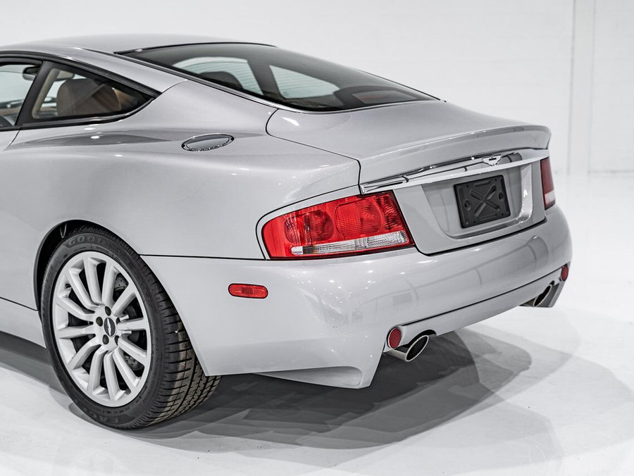 Aston Martin Vanquish 2003 2003 Gris
