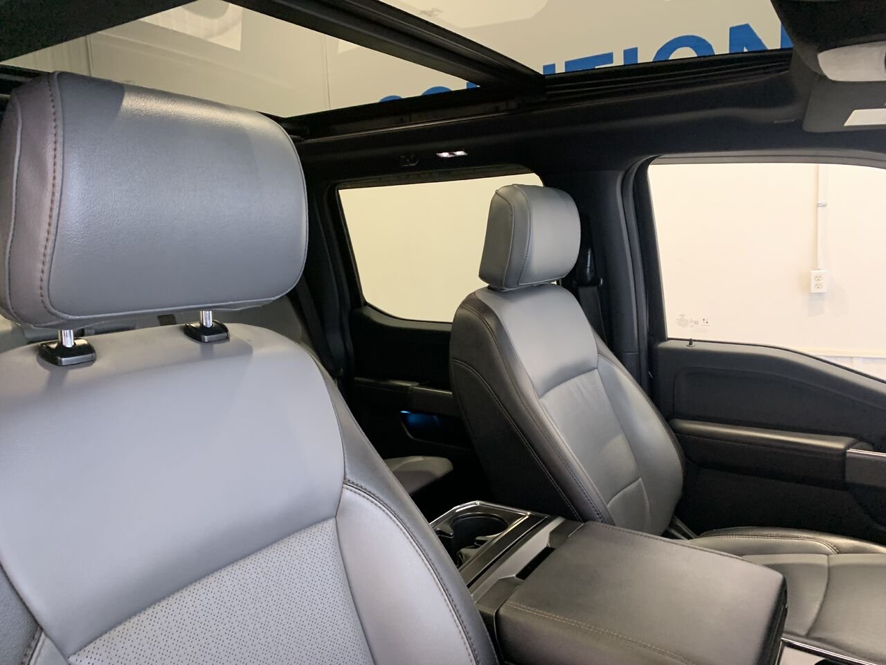 Ford F-150 Lightning LARIAT cabine SuperCrew 4RM caisse de 5,5 pi 2024 Noir Châteauguay - photo #20