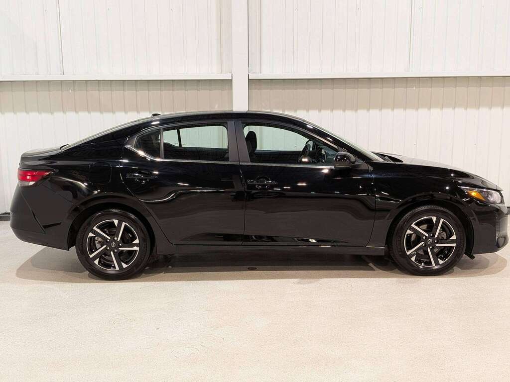 2024 Nissan Sentra SV CVT Black Val-David - photo #3