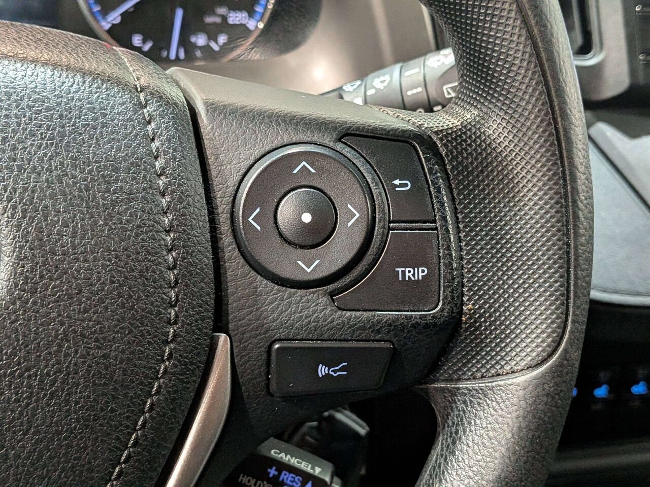 2018 Toyota RAV4 FWD LE Grey Val-David - photo #15