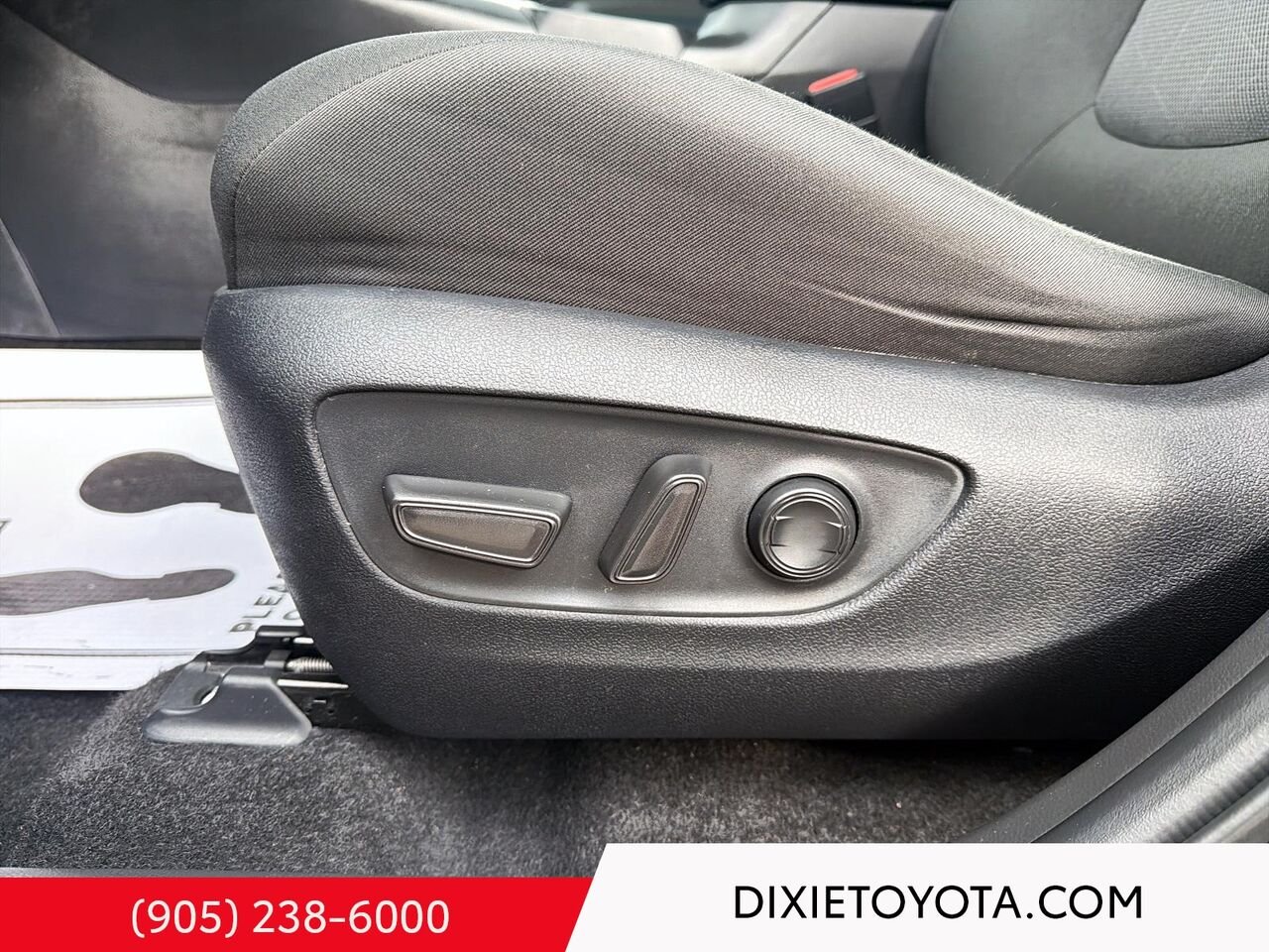 2025 Toyota RAV4 XLE AWD / CLEAN CARFAX / HEATED SEATS / MOONROOF / ALLOY WHEELS / CARPLAY AND ANDROID AUTO Black Mississauga - photo #9
