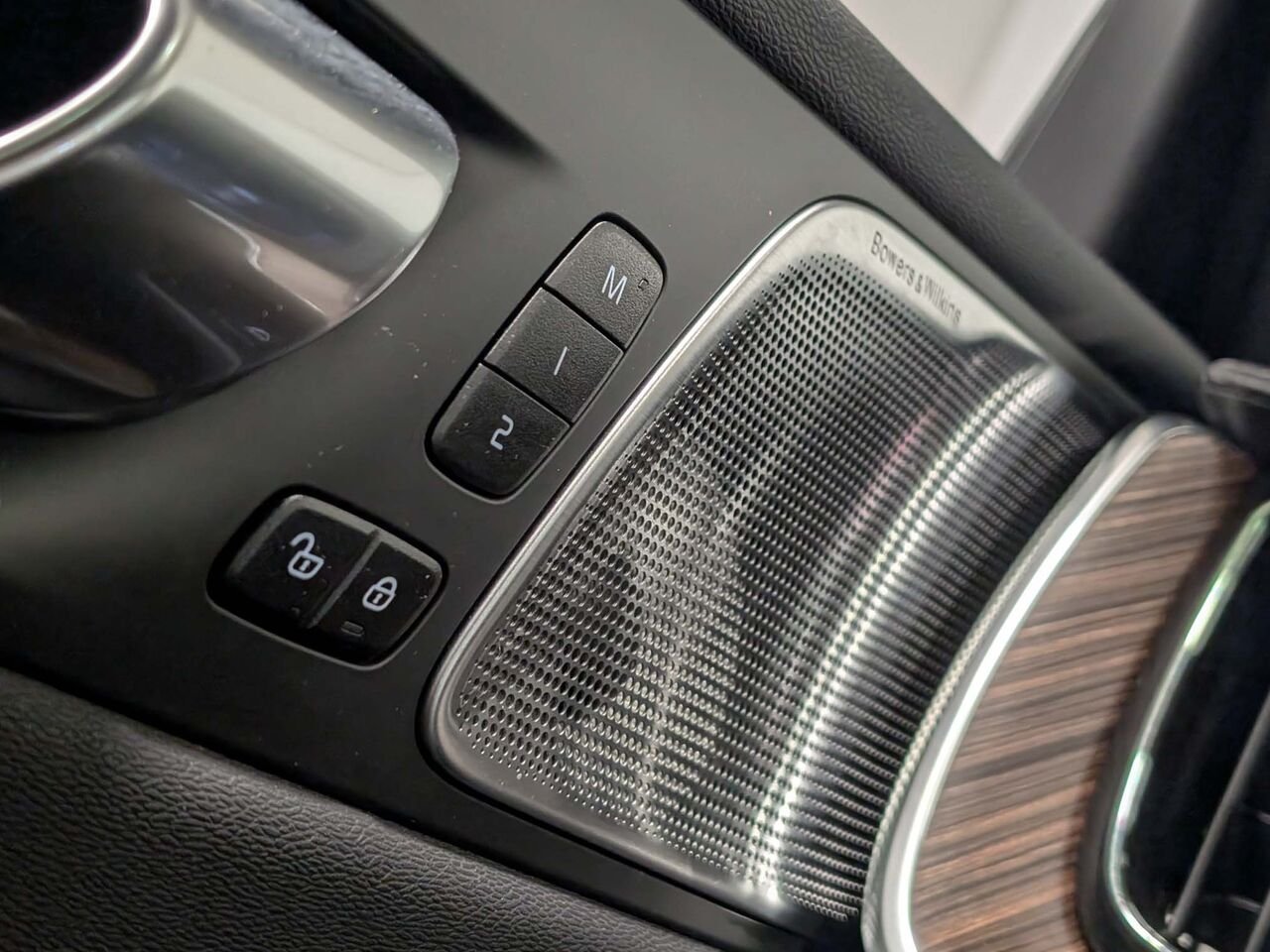 VOLVO XC60 Ultimate Bright Theme AWD Toit Pano Sièges Chauffants 2023 Gris Sherbrooke - photo #24