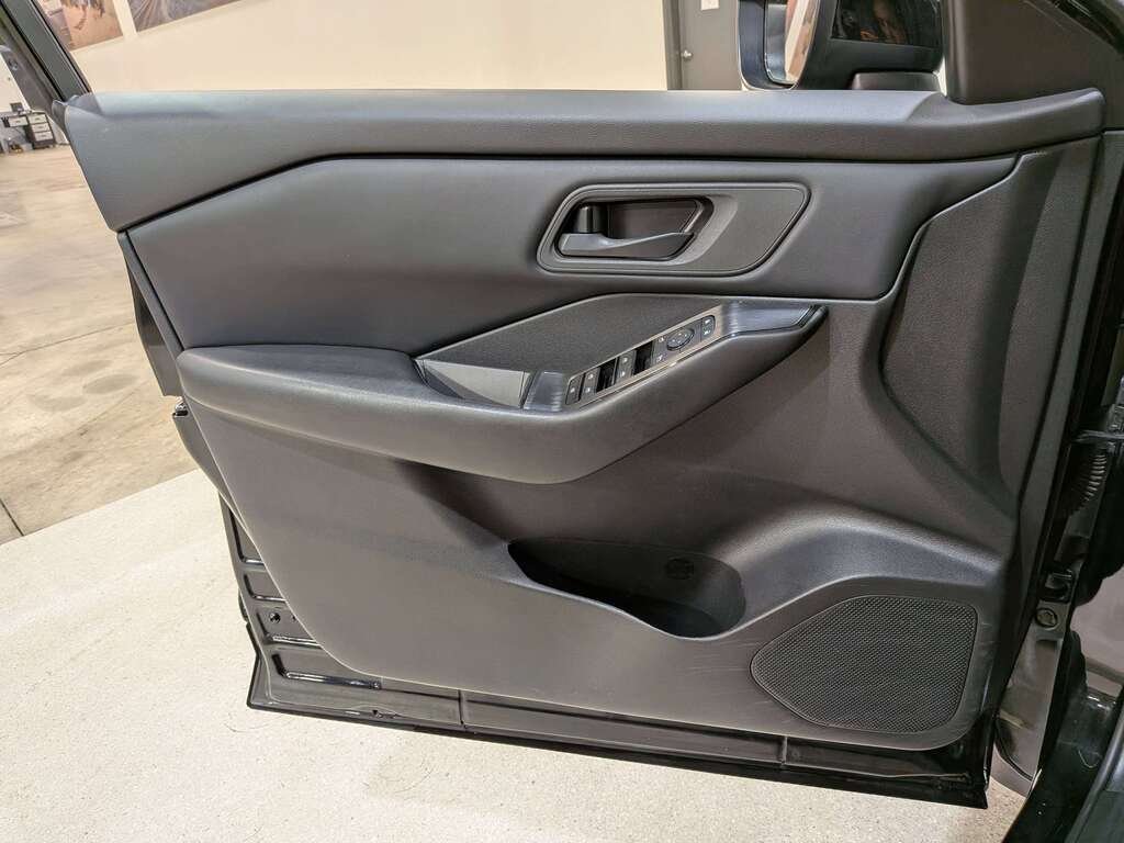 Nissan Rogue AWD S 2024 Noir Val-David - photo #32