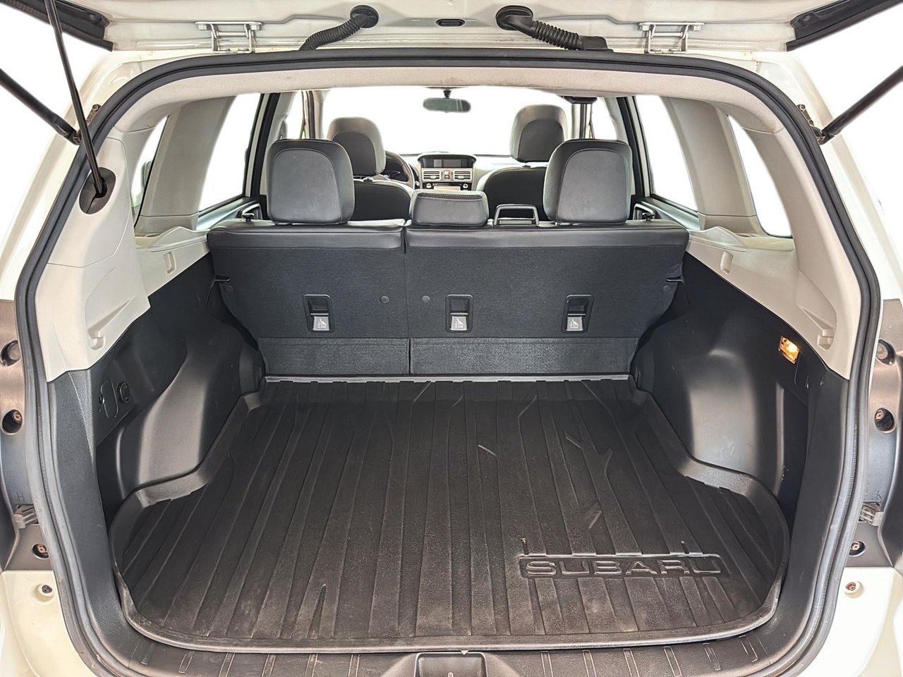 2017 Subaru Forester White Baie-Comeau - photo #6