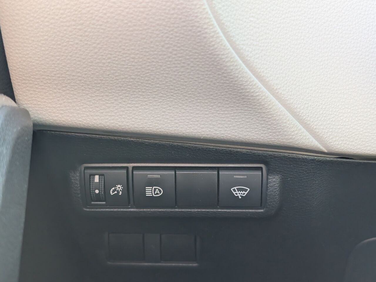 Toyota Corolla Cross LE/SIÈGES CHAUFFANTS/CAMÉRA DE RECUL/BLUETOOTH/AC/ 2024 Argent Sherbrooke - photo #12