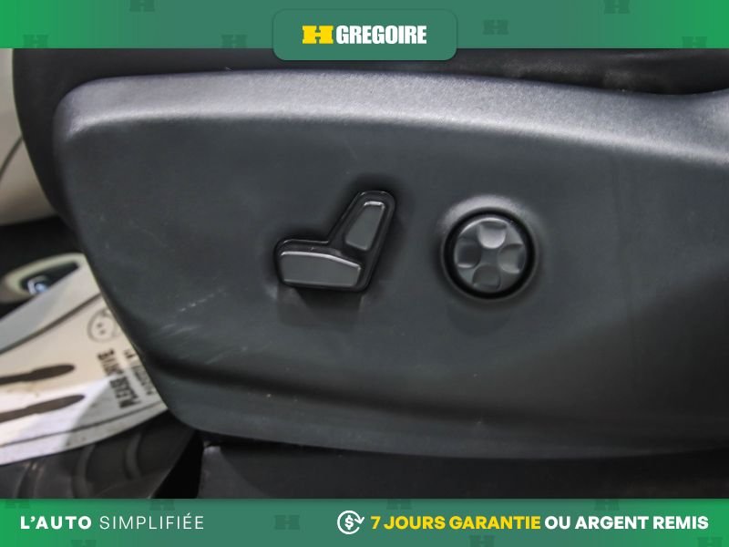 Chrysler Grand Caravan 2023 Blanc Laval - photo #18