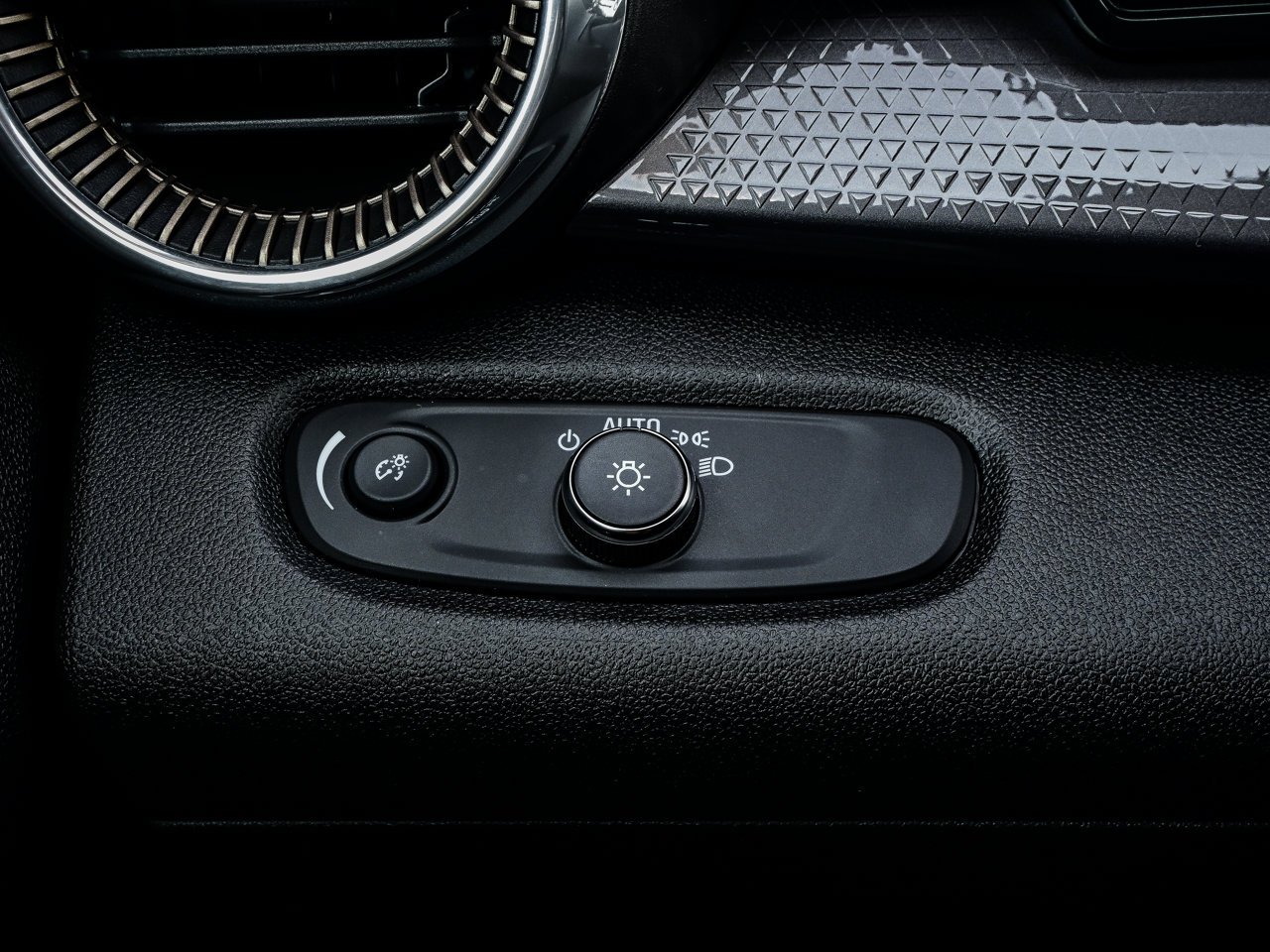 2025 Chevrolet Trax FWD 4dr ACTIV Green Sherwood Park - photo #18