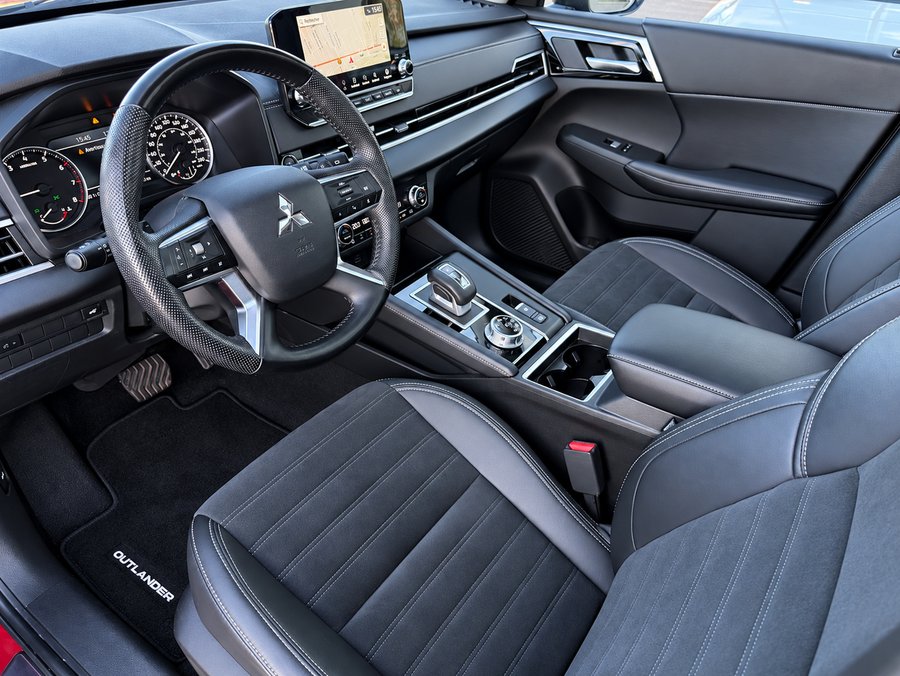 2023 Mitsubishi Outlander SE S-AWC Red