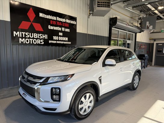 2024 Mitsubishi RVR ES AWC White