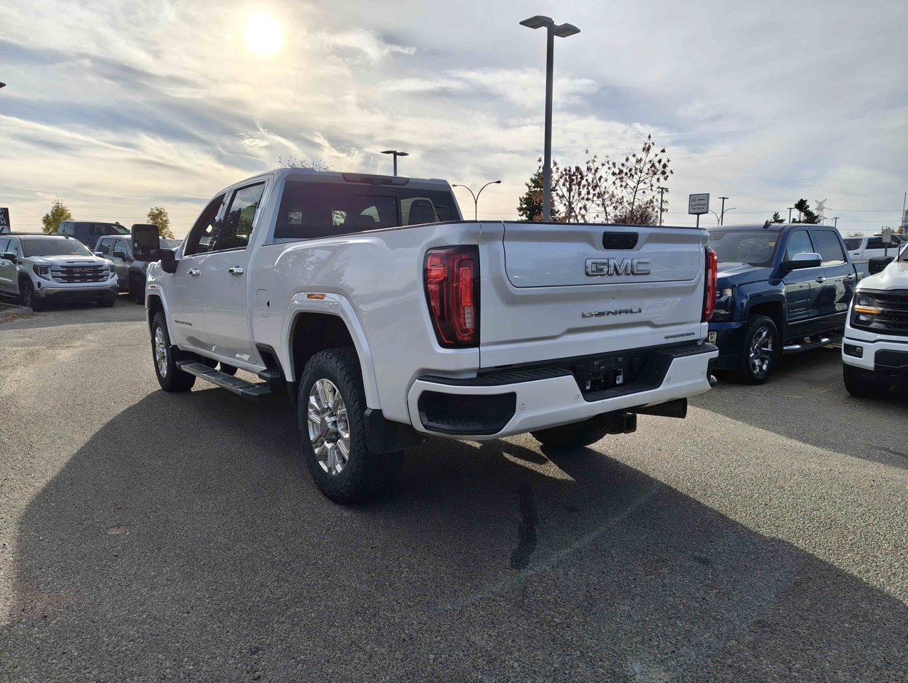 2020 GMC Sierra 3500HD 4WD Crew Cab 159 Denali White Sherwood Park - photo #3