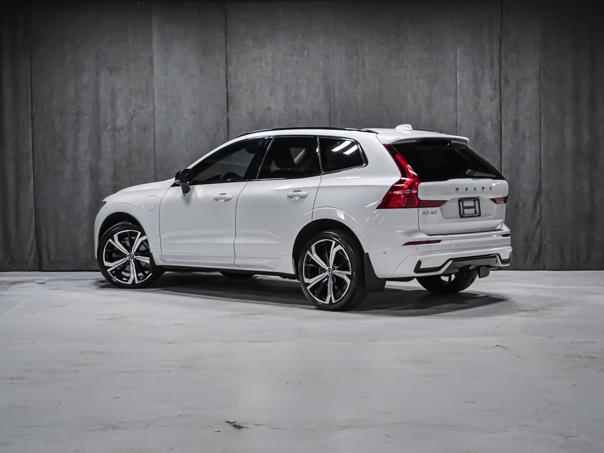 Volvo XC60 Recharge T8 ULTIMATE DARK 2024 Blanc Montréal - photo #3