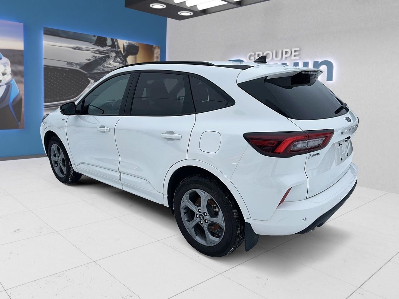 2023 Ford Escape White Rouyn-Noranda - photo #3