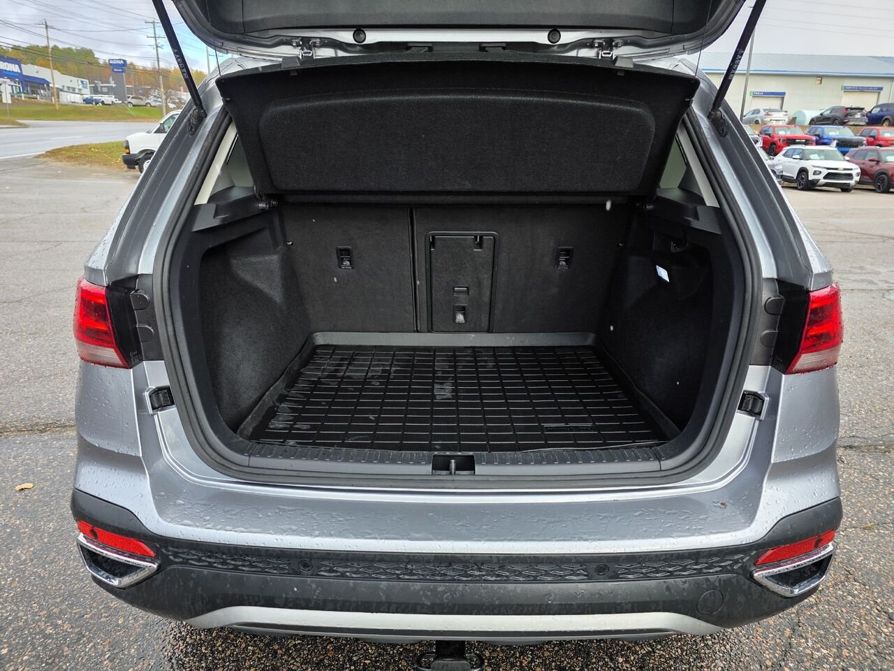 Volkswagen Taos Highline 4Motion 2024 Gris Mont-Laurier - photo #9