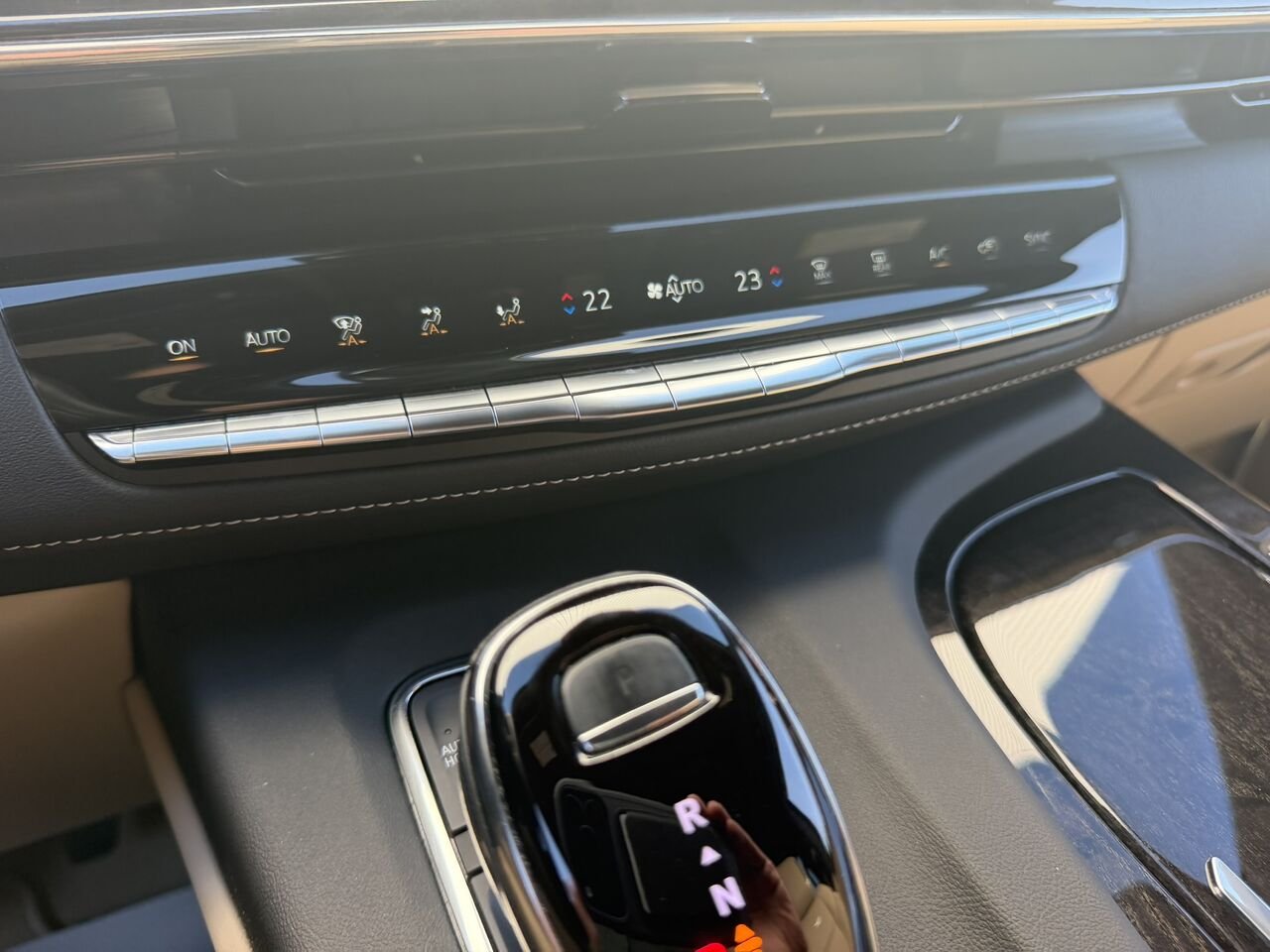 2023 Cadillac Escalade PREMIUM LUXURY AWD FINANCEMENT À PARTIR 3.99% White Laval - photo #36