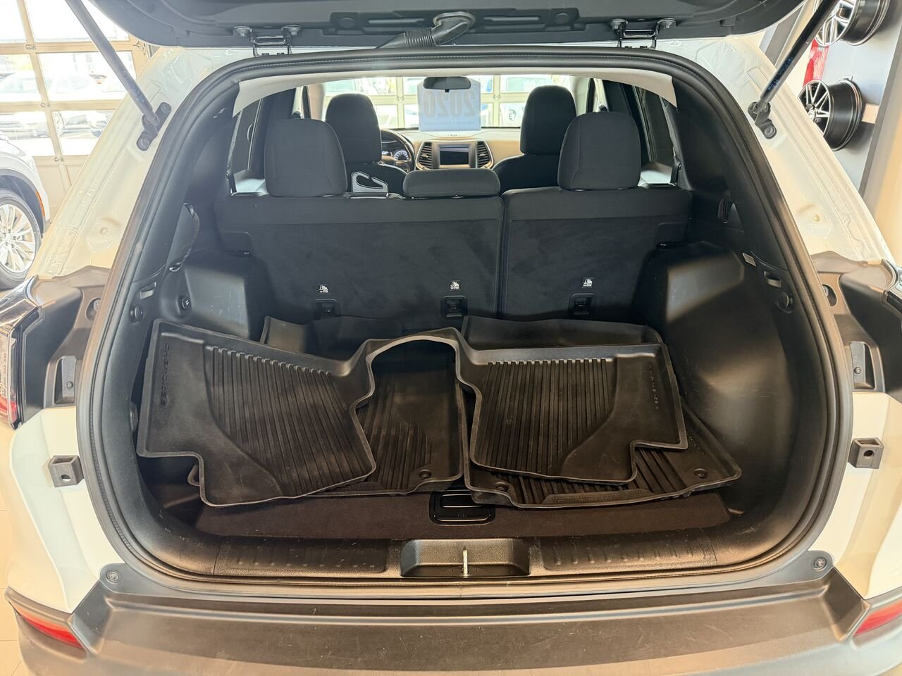 2020 Jeep Cherokee White Saint-Eustache - photo #6