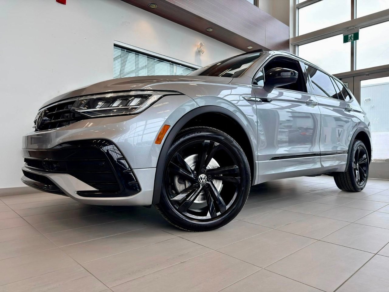 Volkswagen Tiguan 2024 Gris Notre-Dame-des-Prairies - photo #1