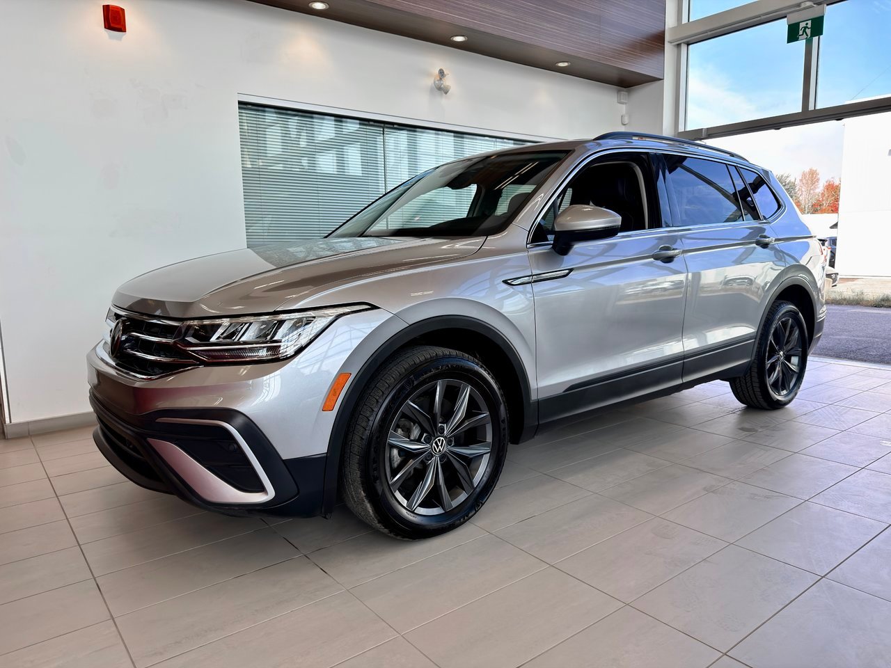 2023 Volkswagen Tiguan Notre-Dame-des-Prairies - photo #2