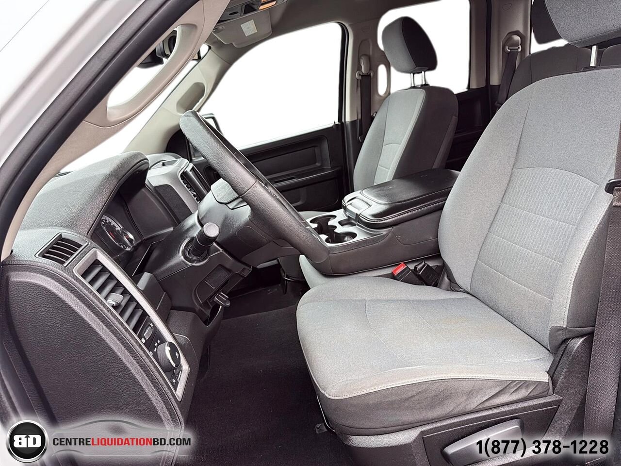 Ram 1500 Classic Express QUAD CAB V6 3.6L 4X4 | BD0187 2021 Noir Granby - photo #13