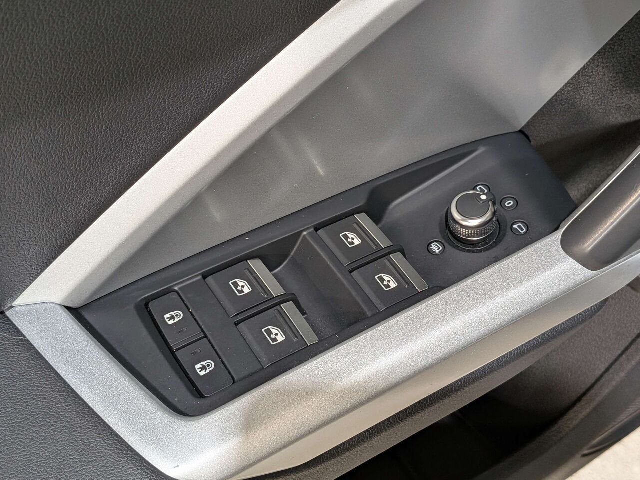 2021 Audi Q3 Progressiv 45 TFSI quattro Black Mirabel - photo #33