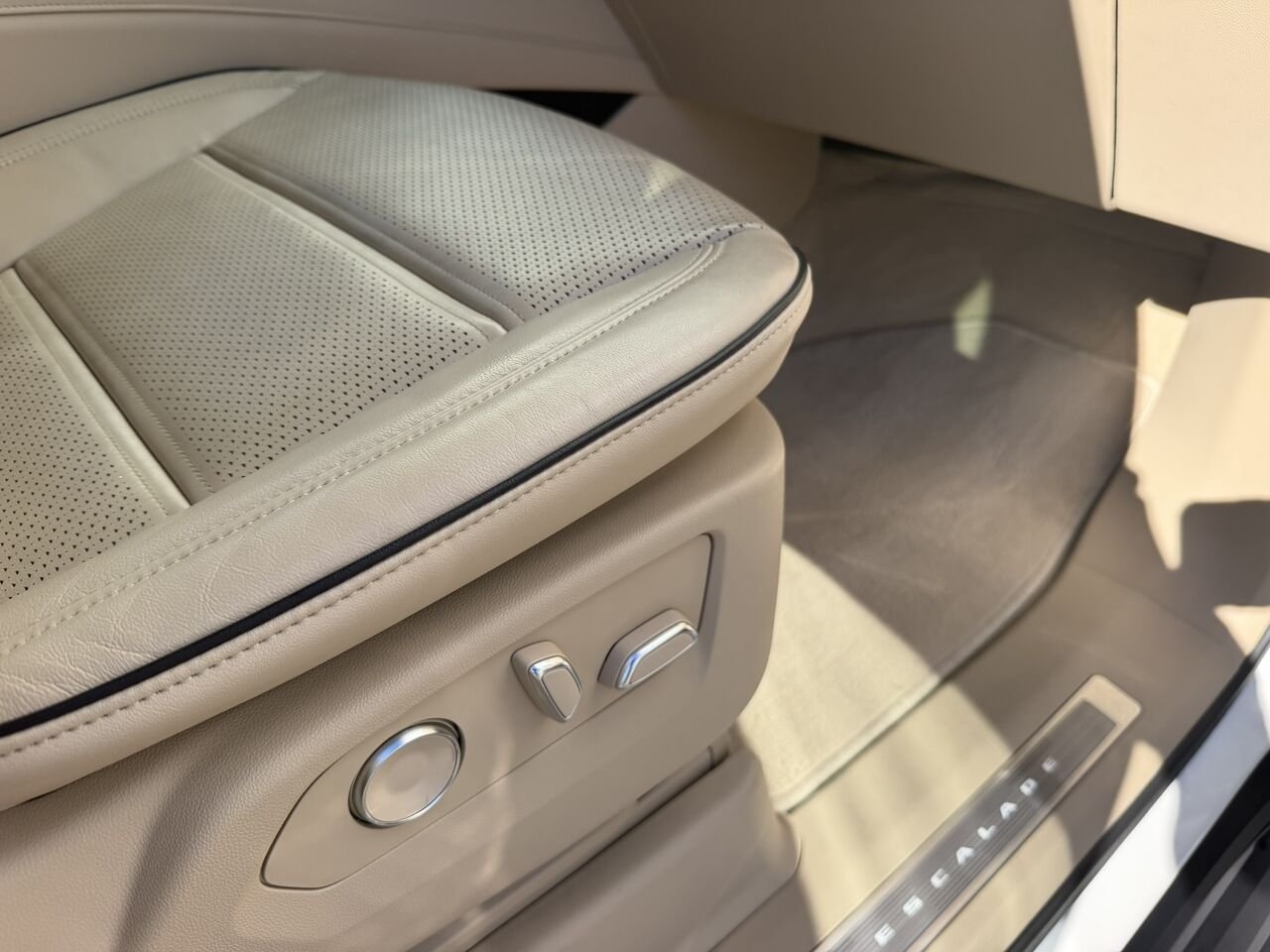 2023 Cadillac Escalade PREMIUM LUXURY AWD FINANCEMENT À PARTIR 3.99% White Laval - photo #27
