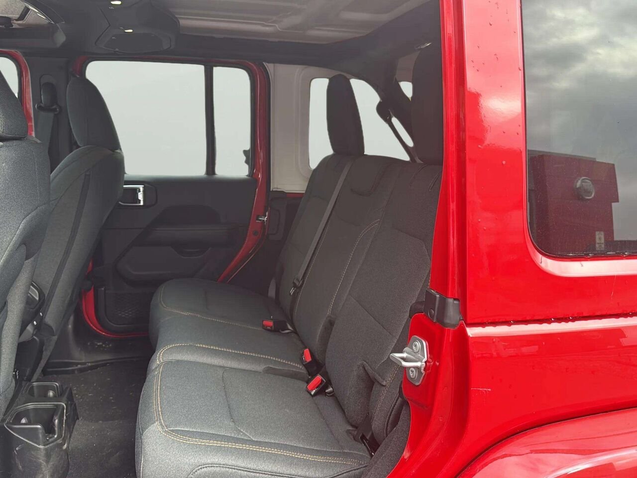 Jeep Wrangler Sahara 2025 Rouge Gatineau - photo #18