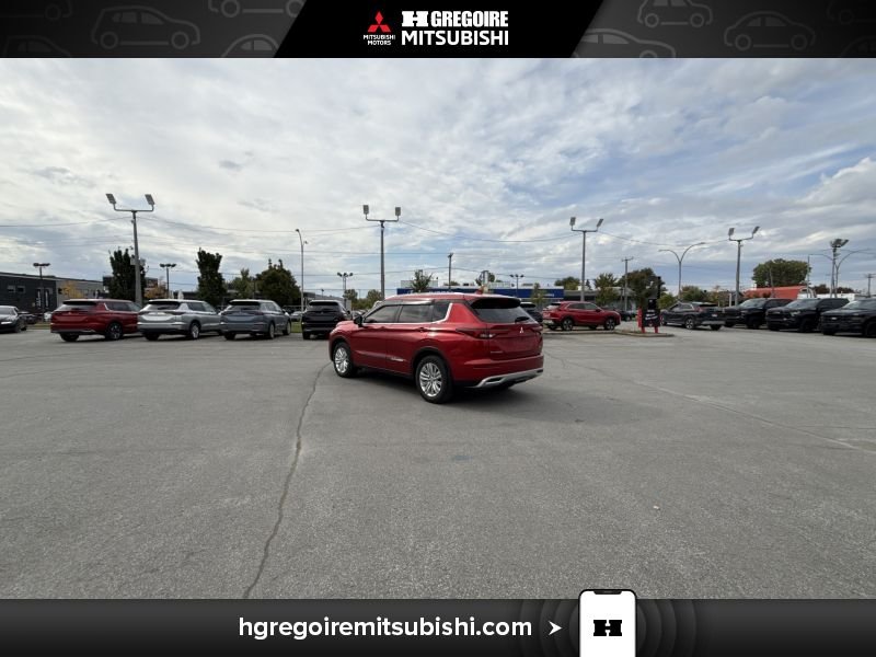 2022 Mitsubishi Outlander Red Blainville - photo #7