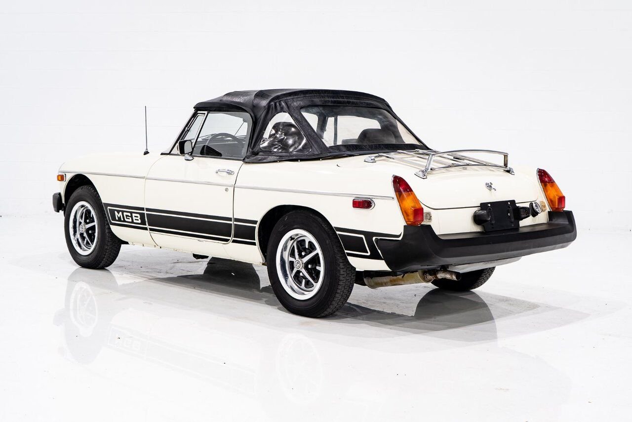 MG B Beautifully presented from former complete restoration 1979 Blanc Montréal - photo #66
