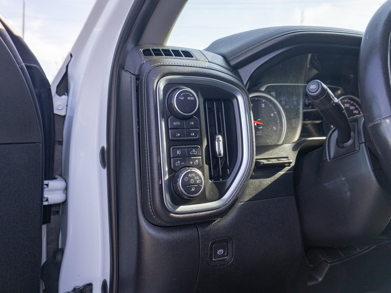 2020 Chevrolet Silverado 2500HD 4WD Crew Cab 159 LTZ White Sherwood Park - photo #22